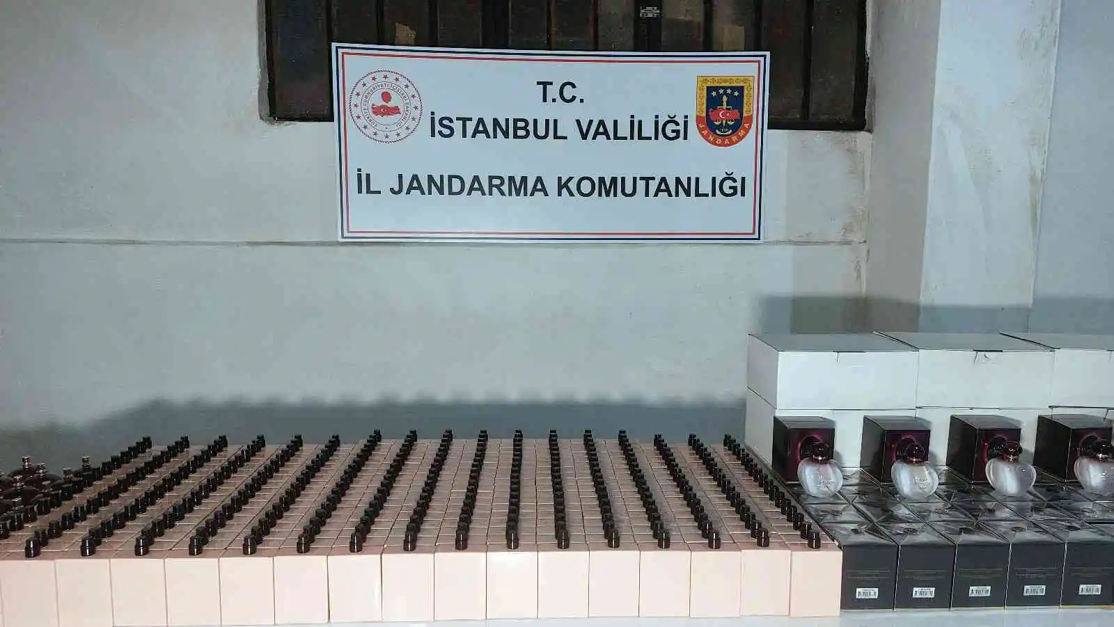 İstanbul'da piyasa değeri 5 milyon 690 bin TL olan sahte parfüm ele geçirildi
