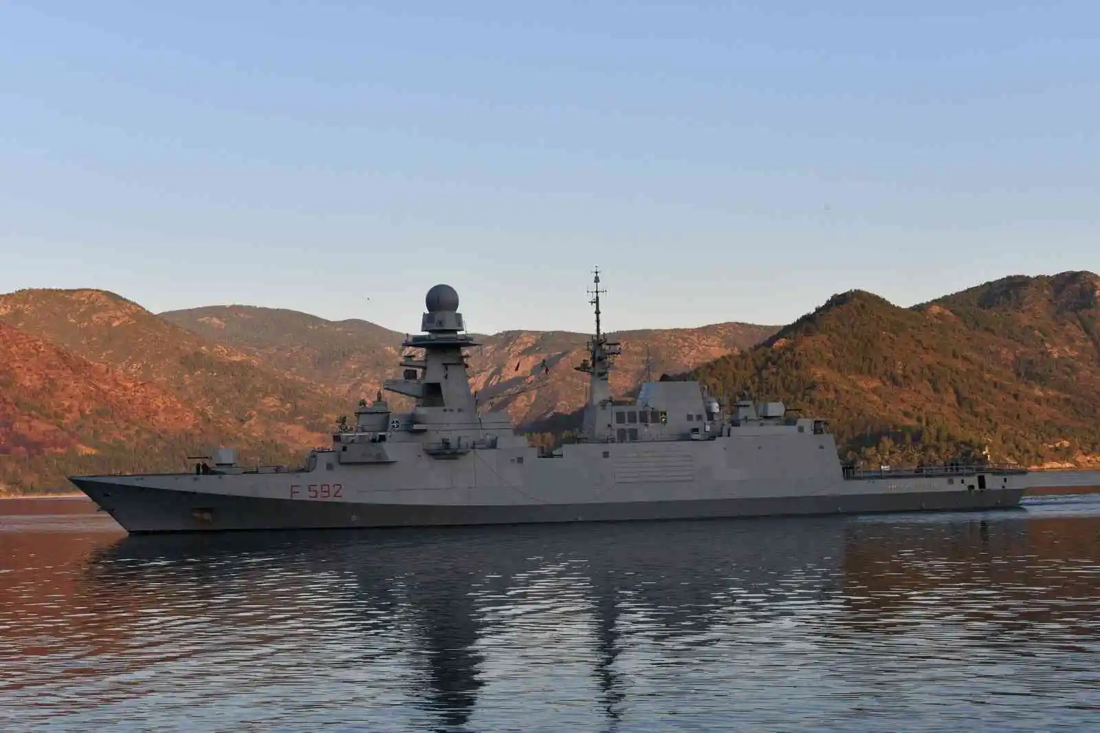 İtalyan Deniz Kuvvetlerine ait fırkateyn Aksaz’a liman ziyareti gerçekleştirdi
