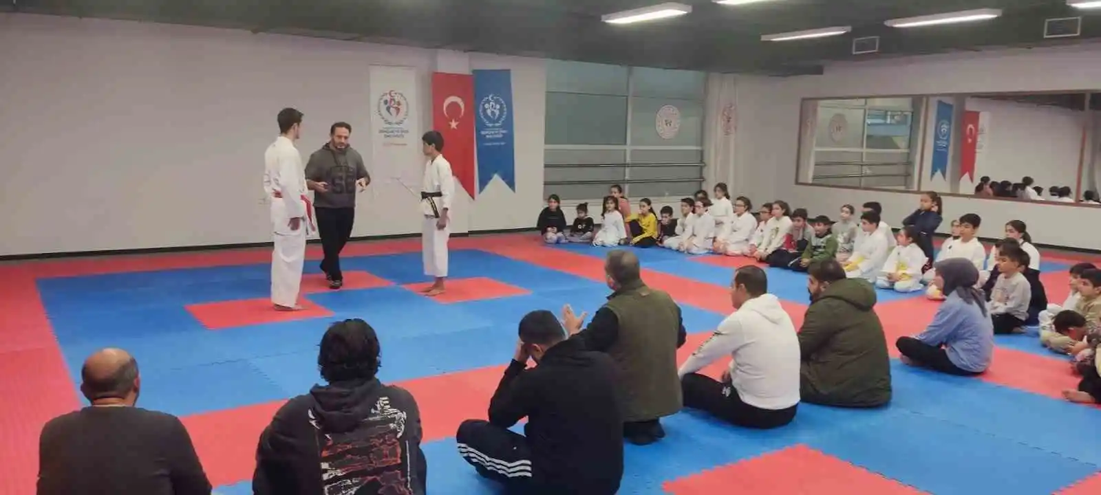 Karate sporcularına gelişim semineri
