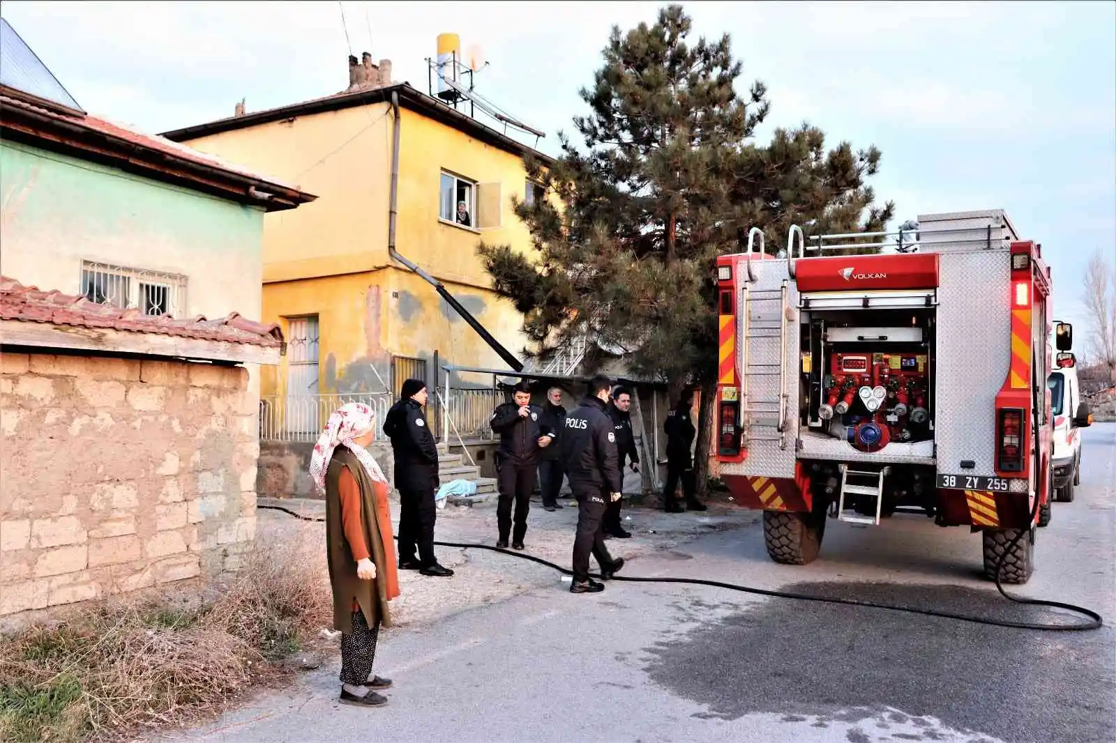 Karısıyla tartıştı, evini ateşe verdi
