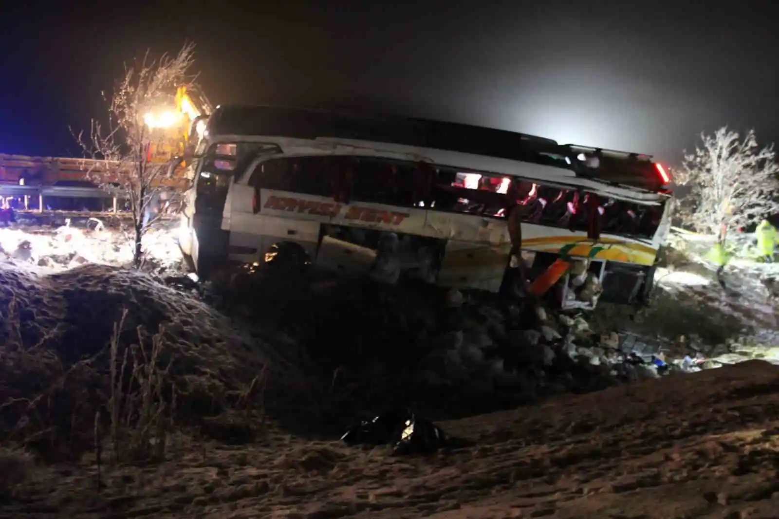 Kayseride yolcu otobüsü şarampole devrildi: 4 ölü, 24 yaralı
