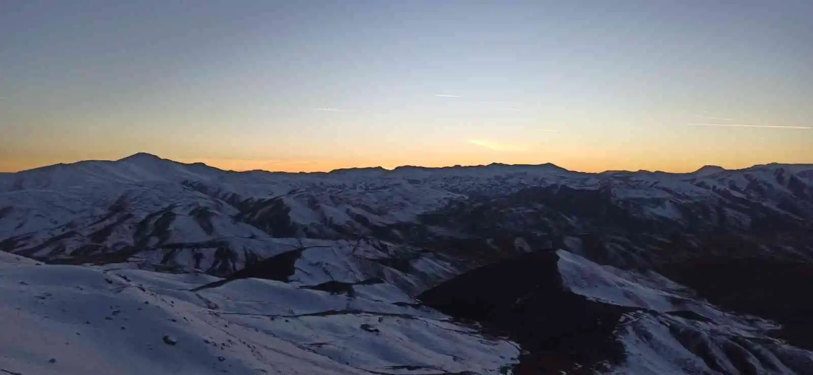 Kelespi Dağı’na tırmanan dağcılar, tarihi yapılara rastladı
