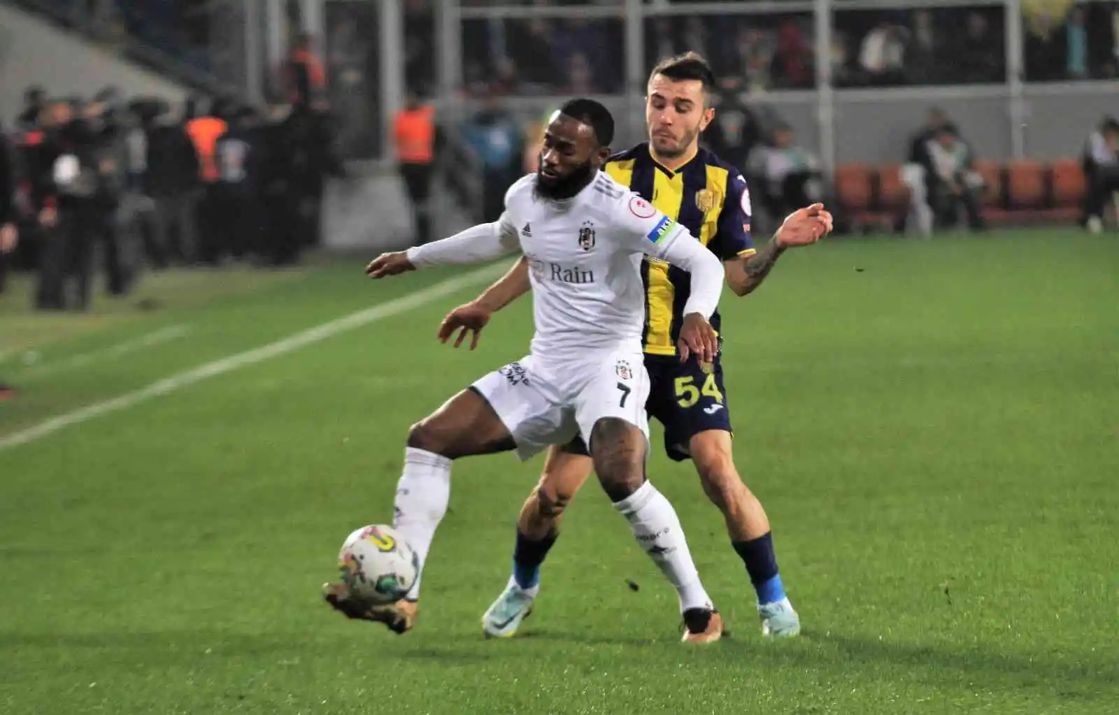 Kevin Nkoudou, Kayserispor maçı kadrosundan çıkarıldı
