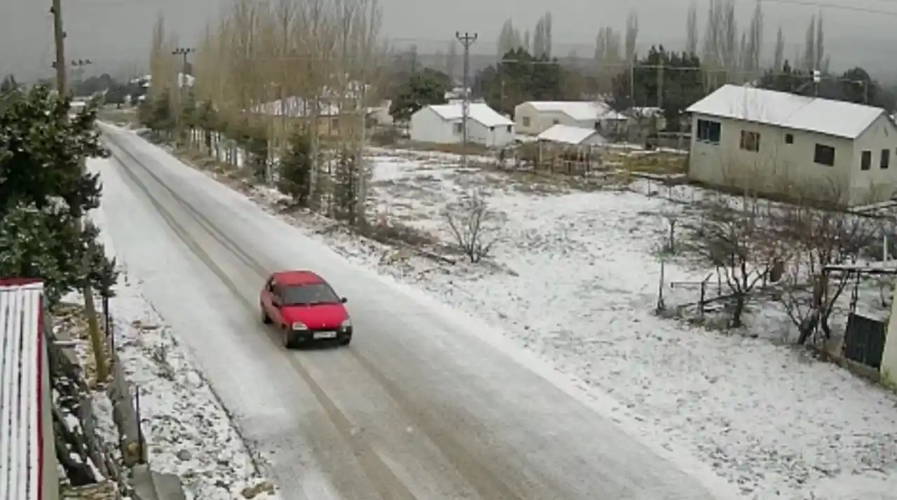 Kış yeni geldi, Mersin'de kar yağışı

