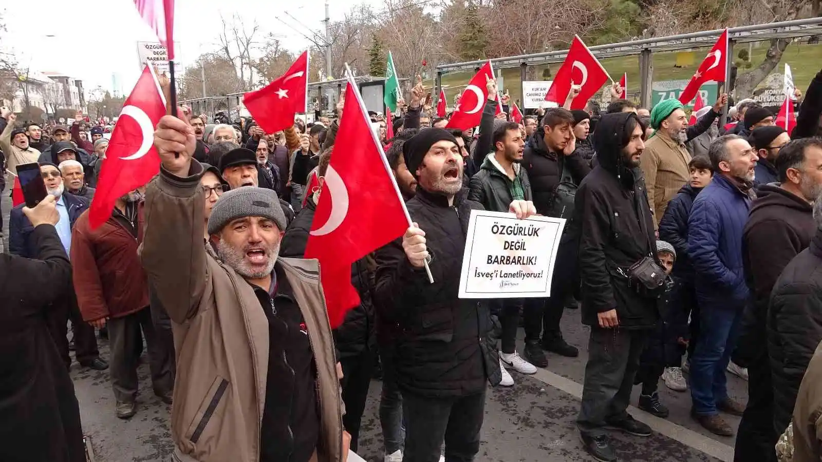 Konya'da Kur'an-ı Kerim'i Müdafaa yürüyüşü
