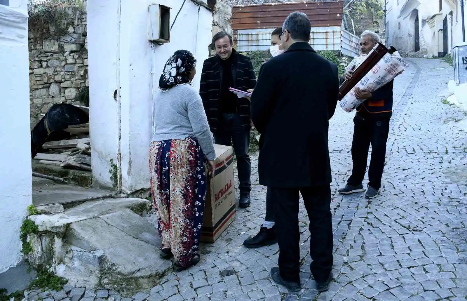 Kuşadası'nda Belediyesi sosyal belediyecilik çalışmalarını sürdürüyor
