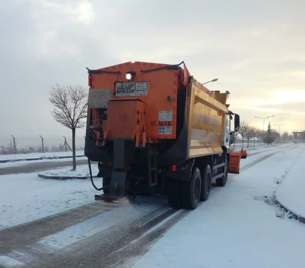 Malatya'da kardan kapalı yollar açıldı
