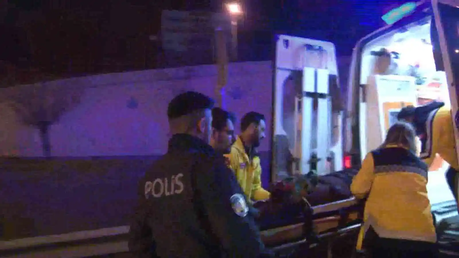 Maltepe’de otomobil minibüse arkadan çarptı: 4 yaralı
