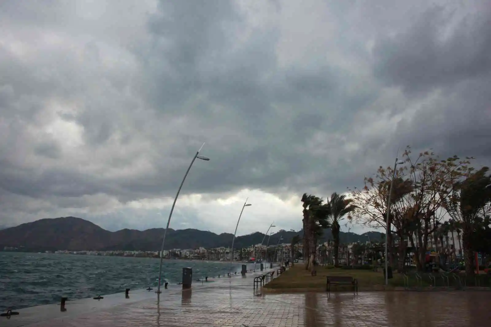 Marmaris'te fırtına bekleniyor
