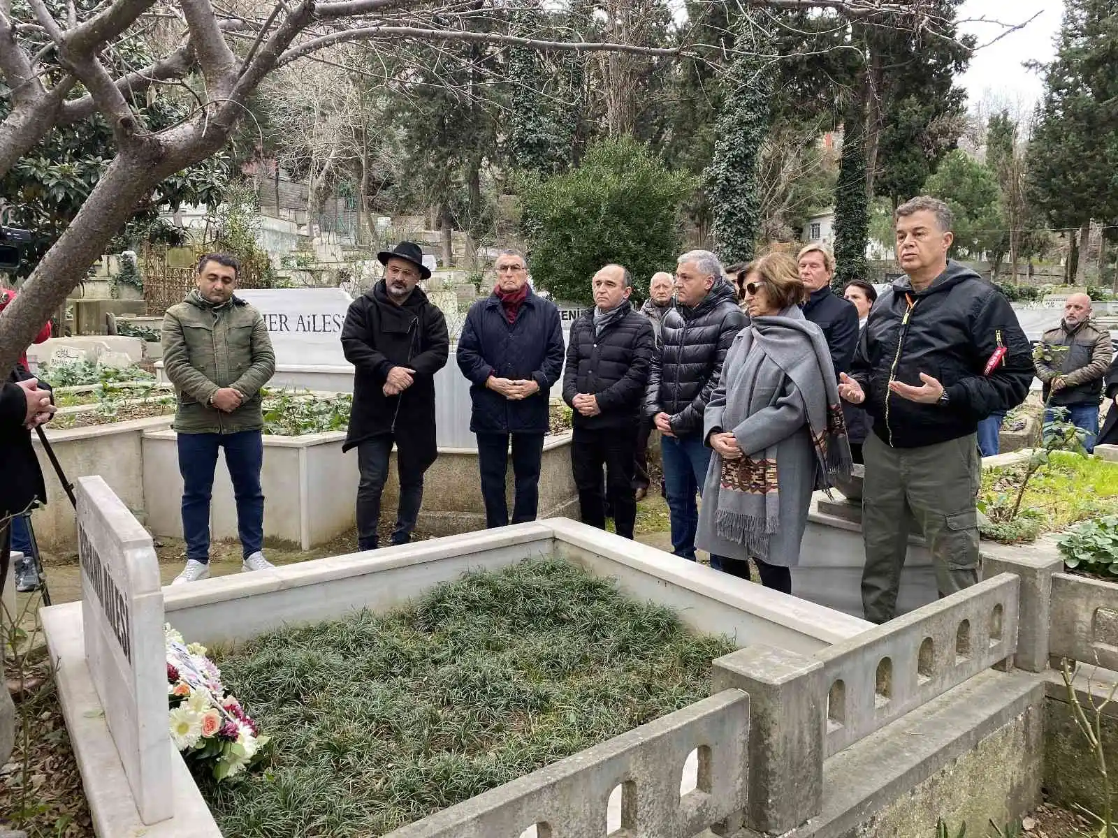 Mehmet Ali Birand vefatının 10. yıl dönümünde mezarı başında anıldı
