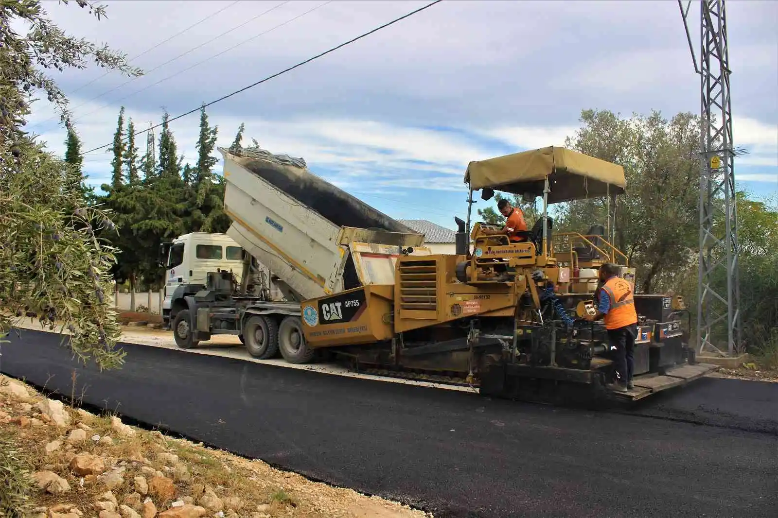 Mersin'de yollar yenileniyor
