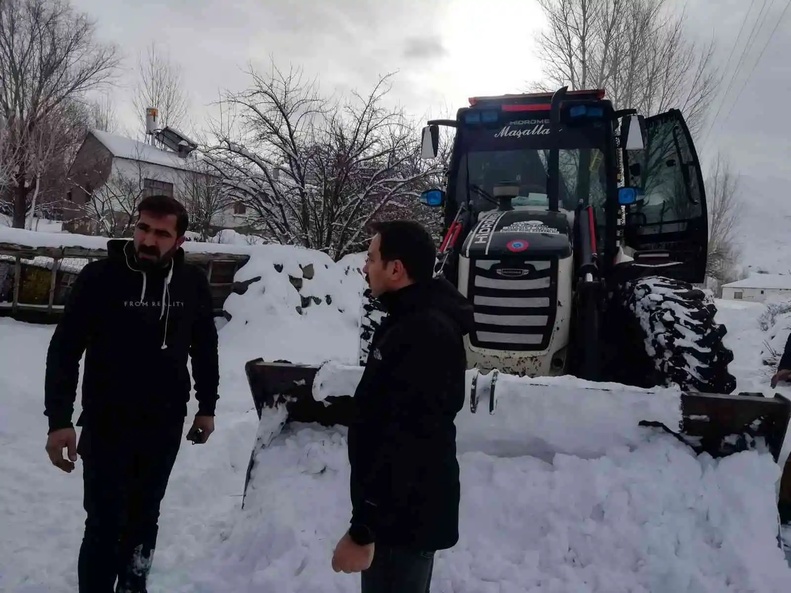 Muradiye’de karla mücadele çalışmaları başladı
