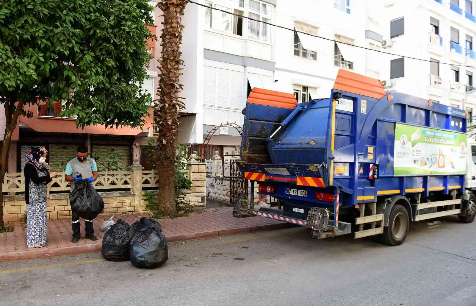 Muratpaşa'da ayrıştırılan 2 milyon 536 bin kilo atık, kazandırdı
