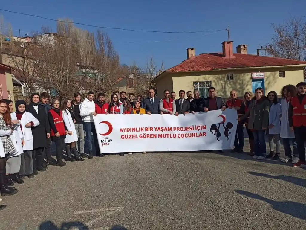 Muş'ta ilkokul öğrencilerine göz taraması