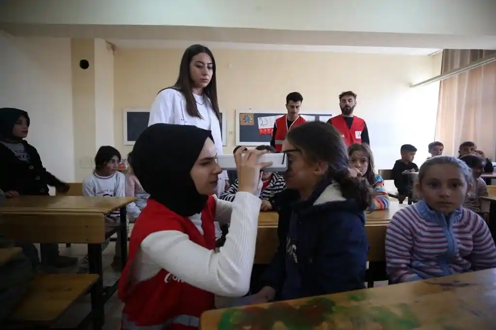 Muş’ta ilkokul öğrencilerine göz taraması