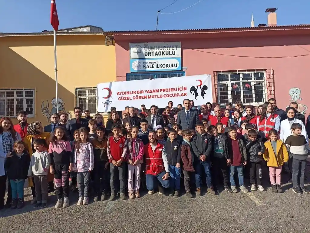 Muş’ta ilkokul öğrencilerine göz taraması
