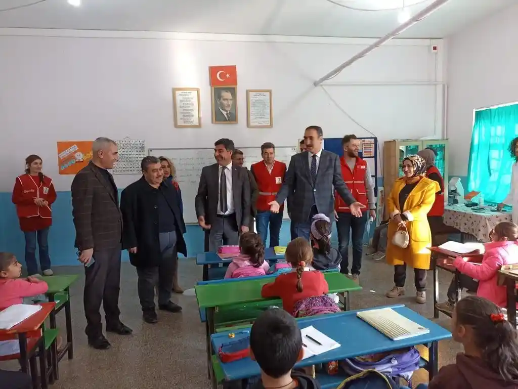Muş’ta ilkokul öğrencilerine göz taraması
