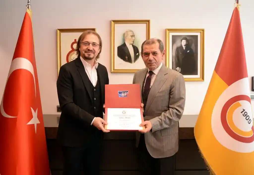 Okan Buruk ve Ayhan Akman, Galatasaray Kulübü üyesi oldu
