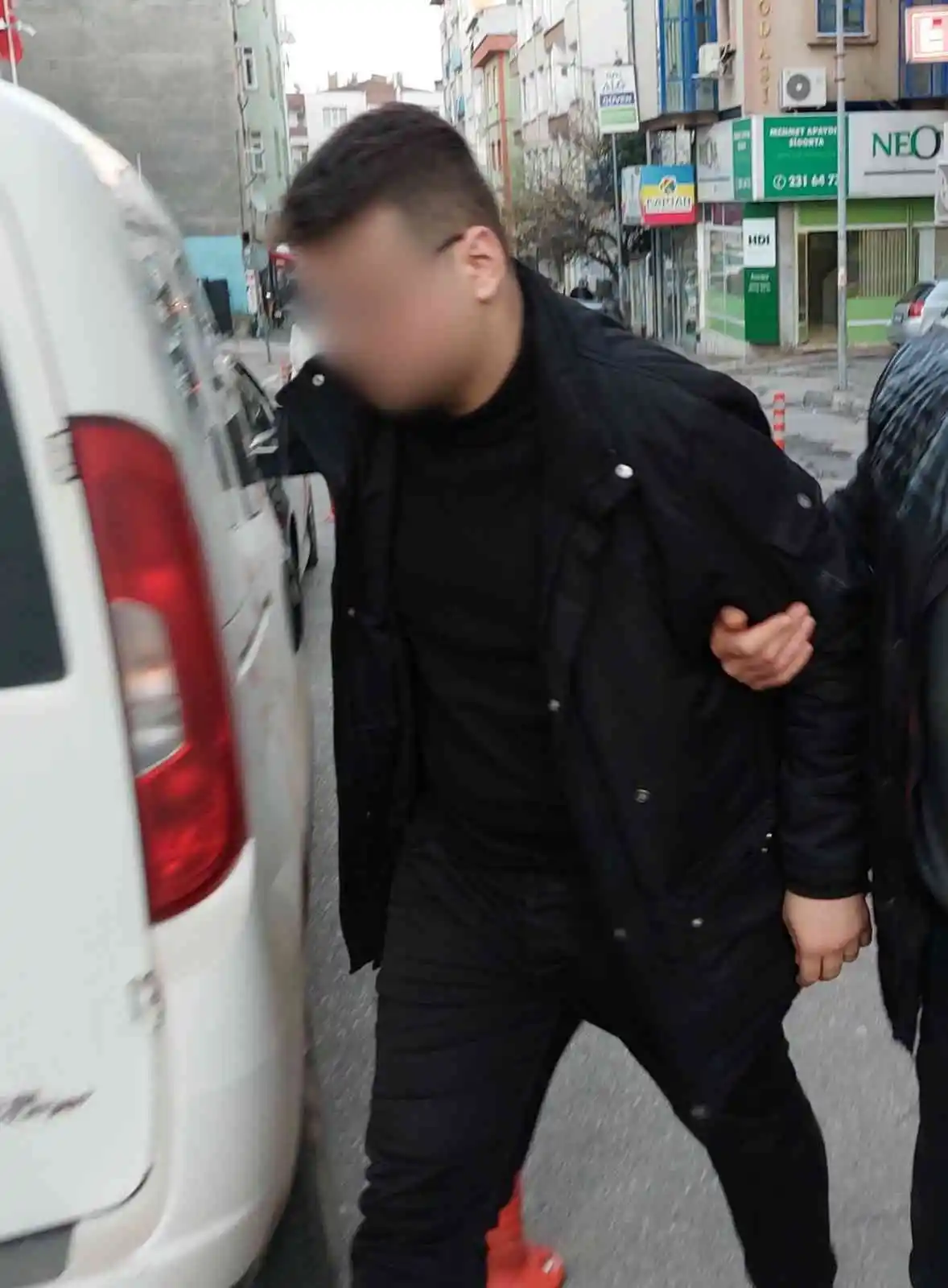 Okulda annesini öldüren çocuk ile babası adliyeye sevk edildi