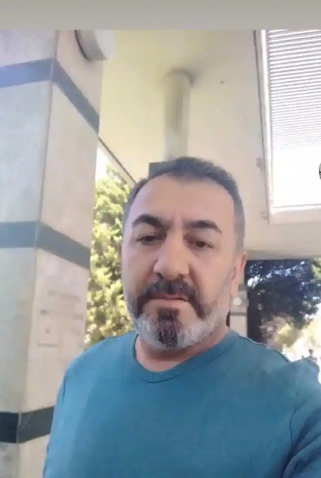 Öldürülen annesinin tabutunu omuzladı: