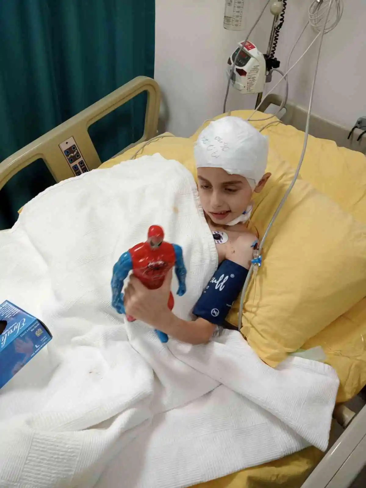 Pansuman için hastaneye götürülen çocuğun kafasından mermi çıktı

