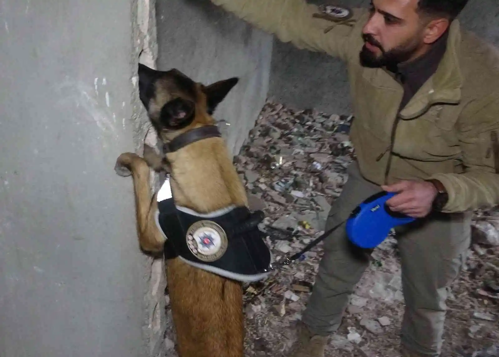 Polislerden metruk binalara baskın
