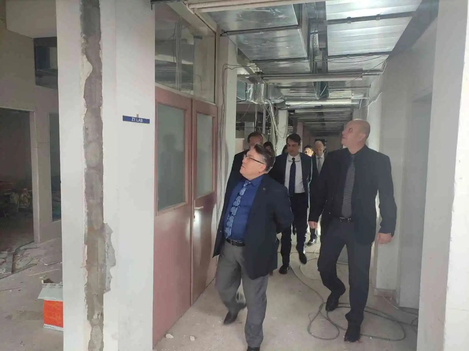 Rektör Özölçer yeni laboratuvarları inceledi
