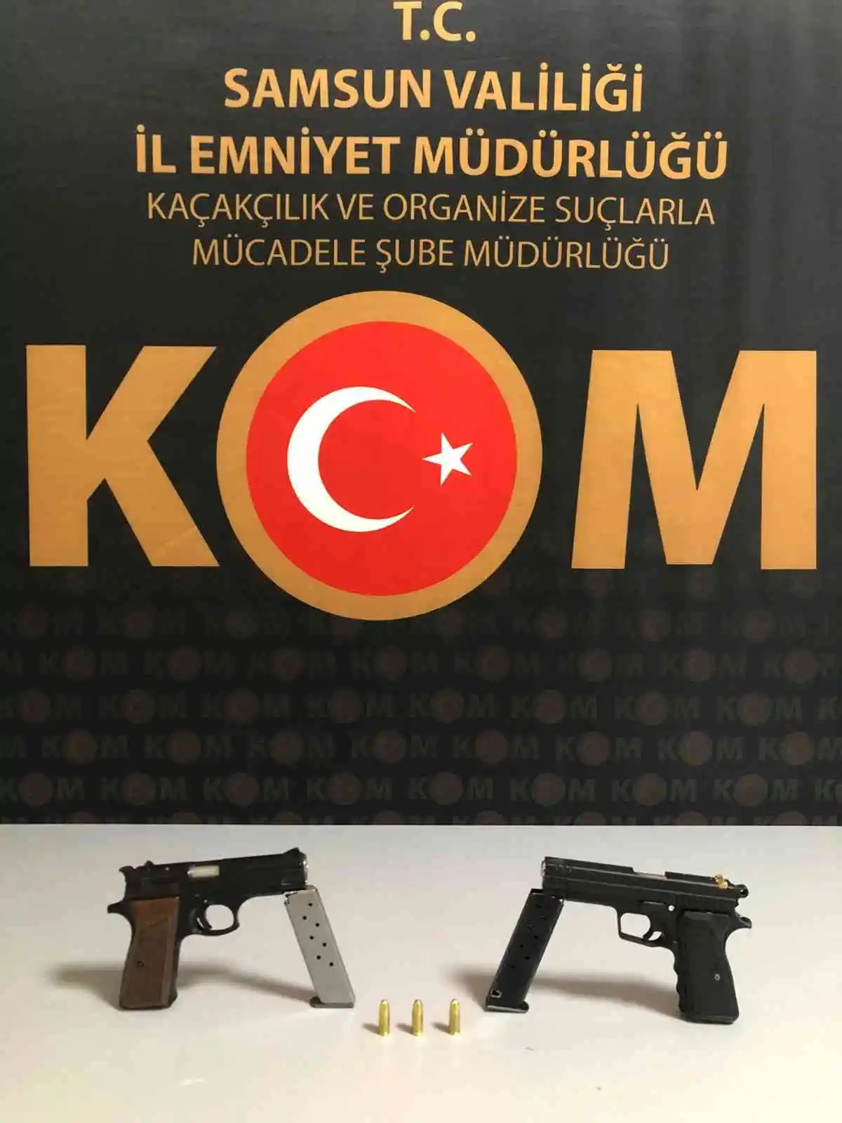 Samsun'da bir araçta 2 ruhsatsız tabanca ele geçirildi