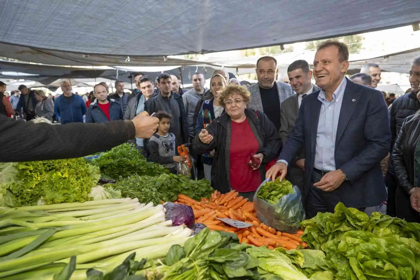 Seçer Mezitli’de esnaf ve vatandaşlarla bir araya geldi