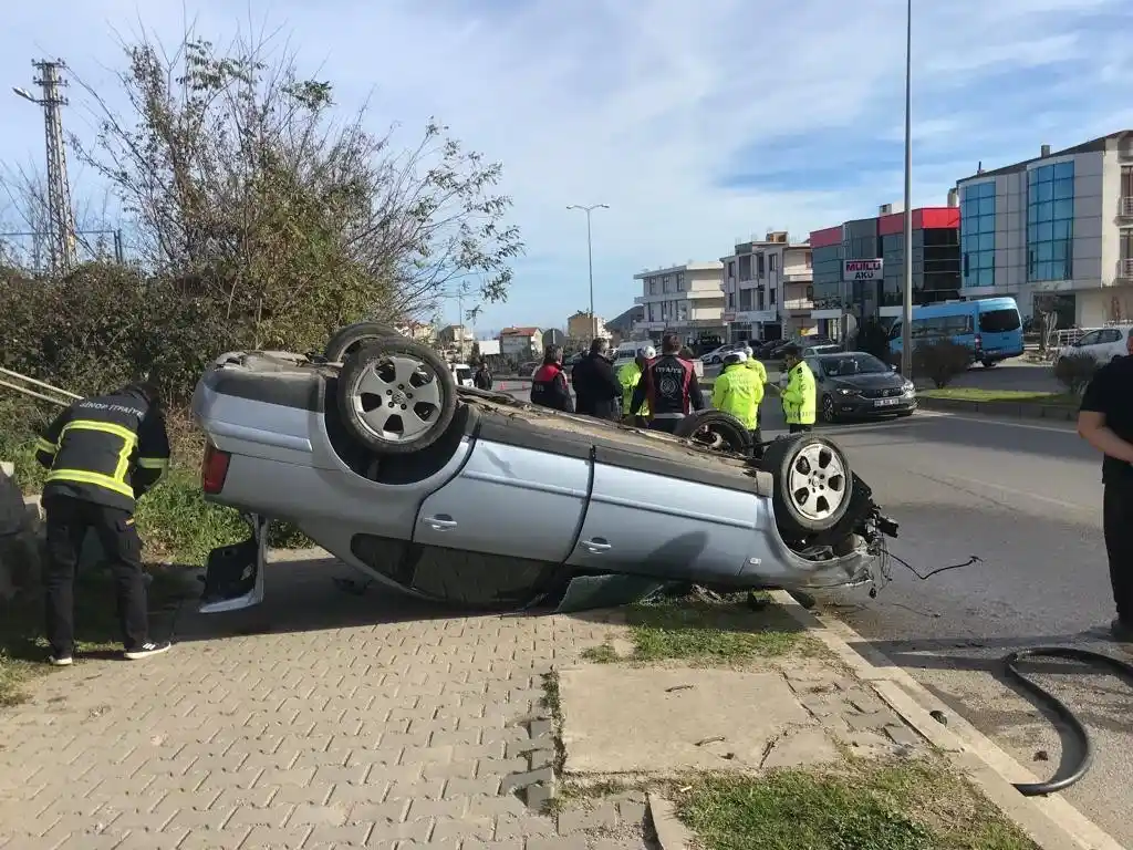 Sinop’ta otomobil takla attı: 1 yaralı
