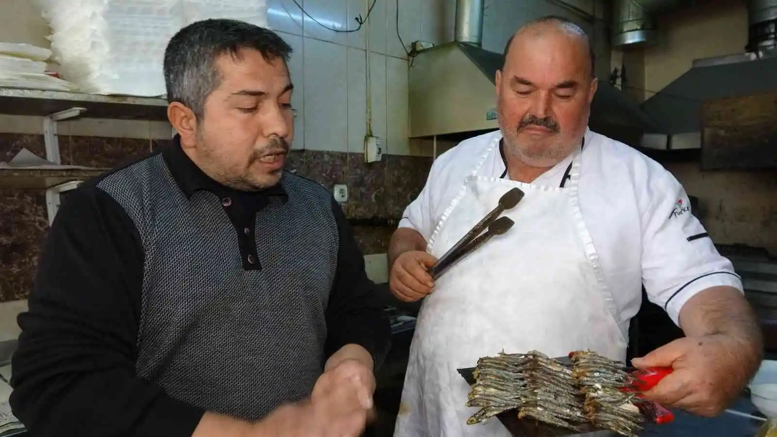 Şiş kebap yerine çöp şiş hamsi
