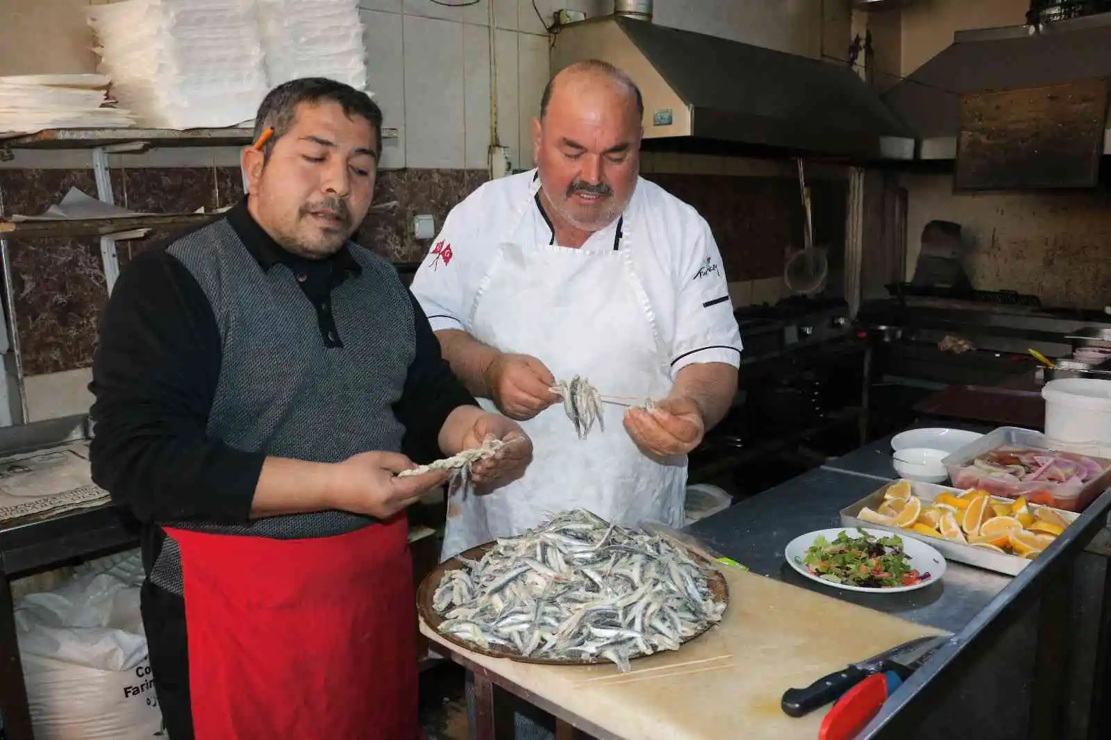 Şiş kebap yerine çöp şiş hamsi
