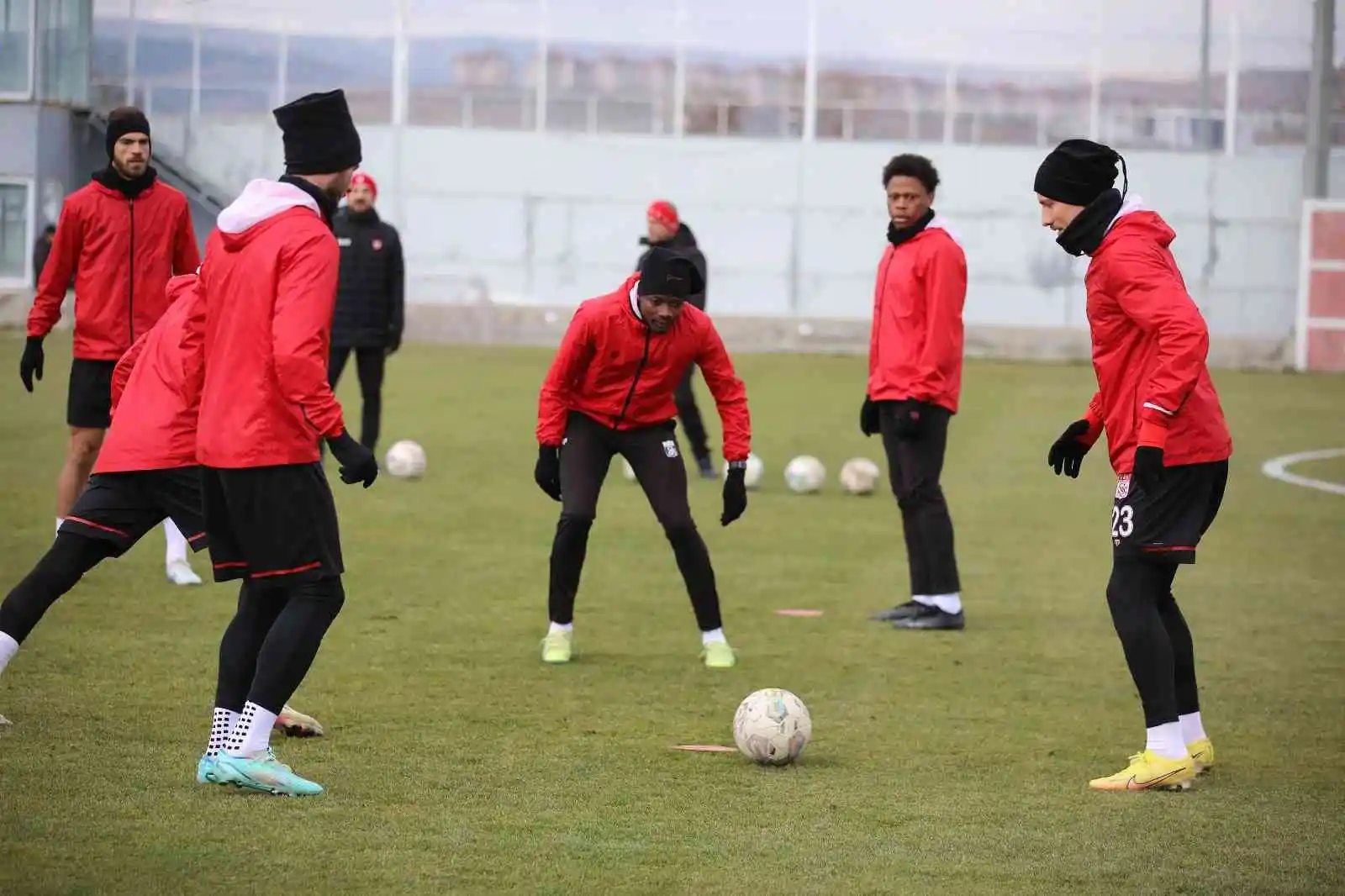 Sivasspor Kayseri maçına 3 puan parolasıyla hazırlanıyor