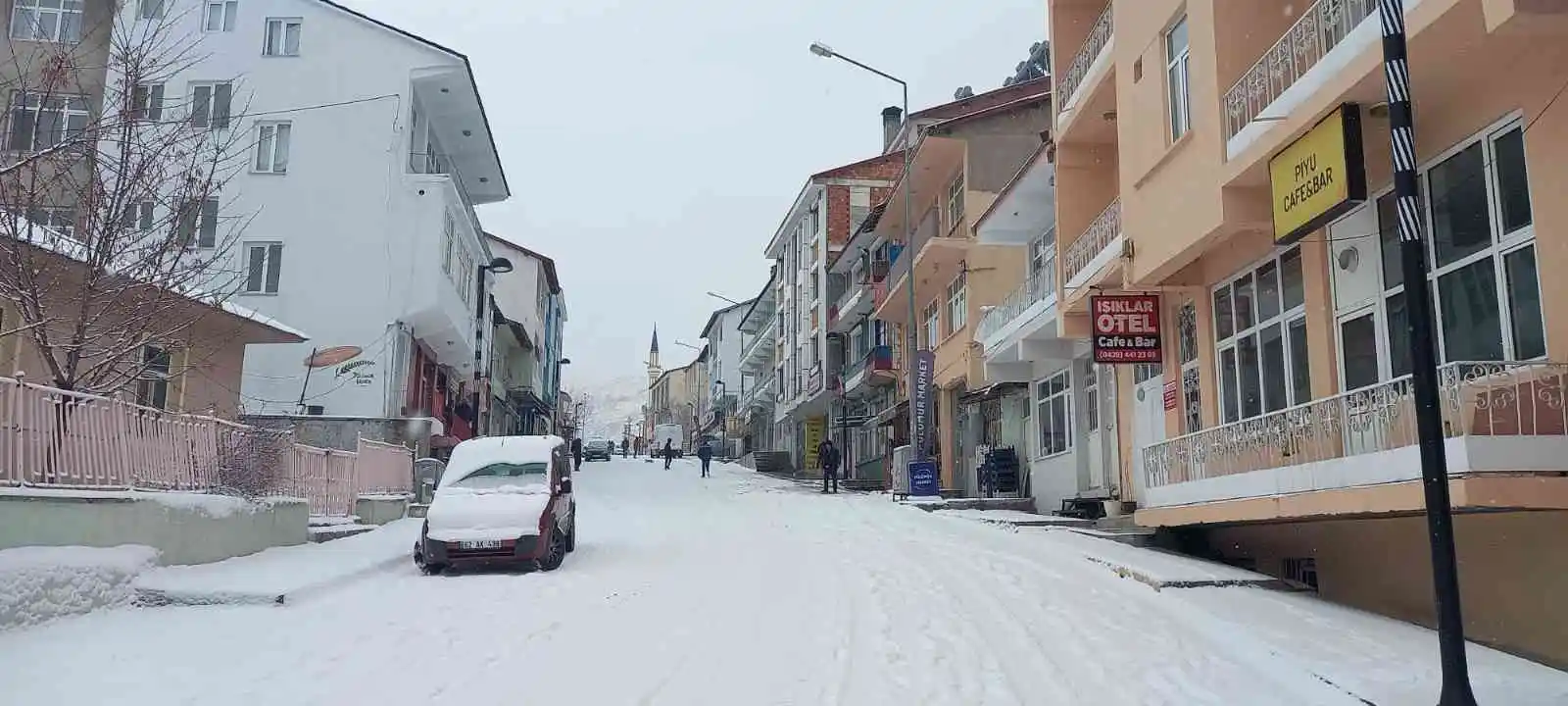 Son yılların en kurak kış mevsimini yaşayan Pülümür’de kar sevinci
