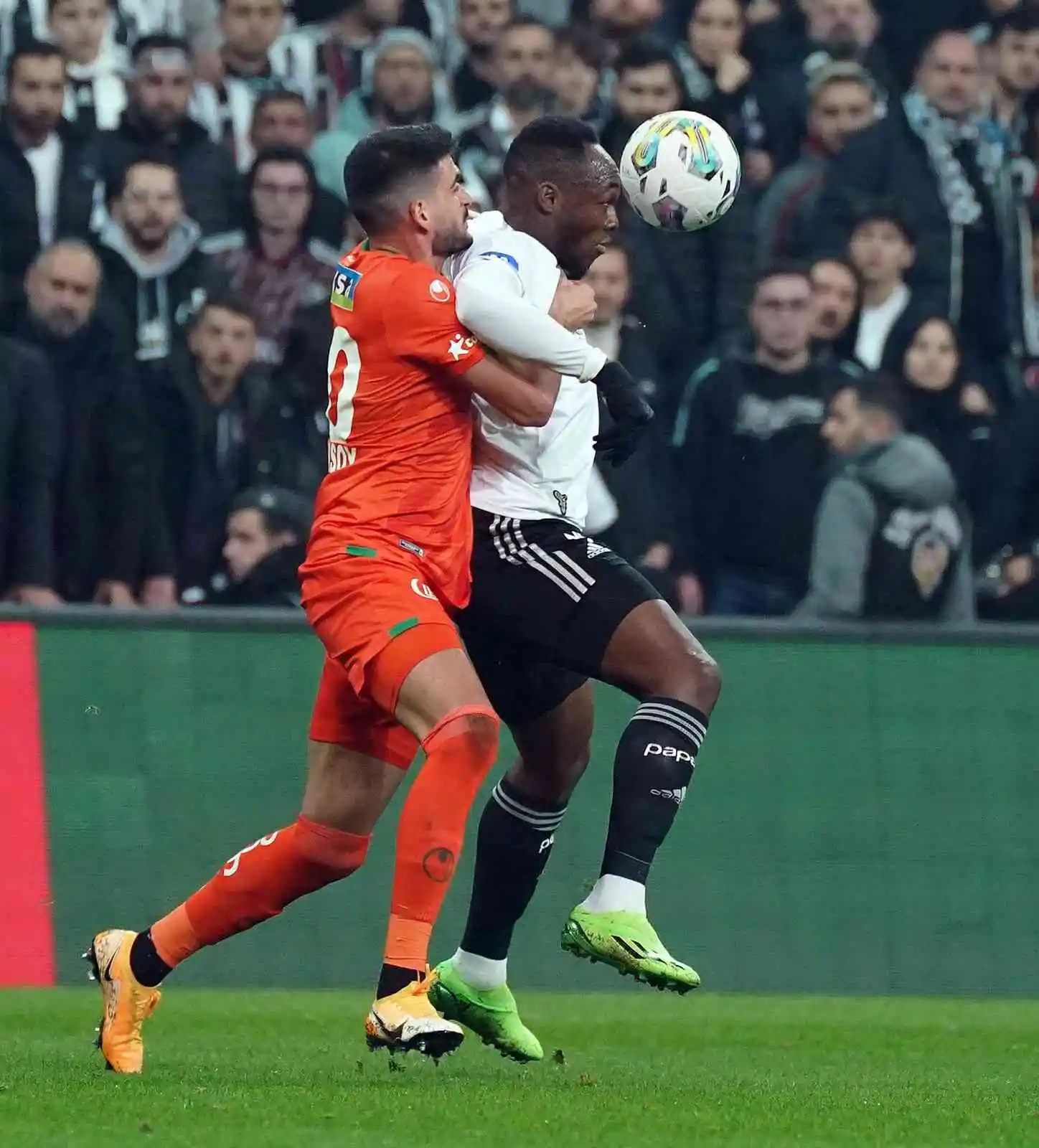 Spor Toto Süper Lig: Beşiktaş: 1 - Corendon Alanyaspor: 0 (İlk yarı)
