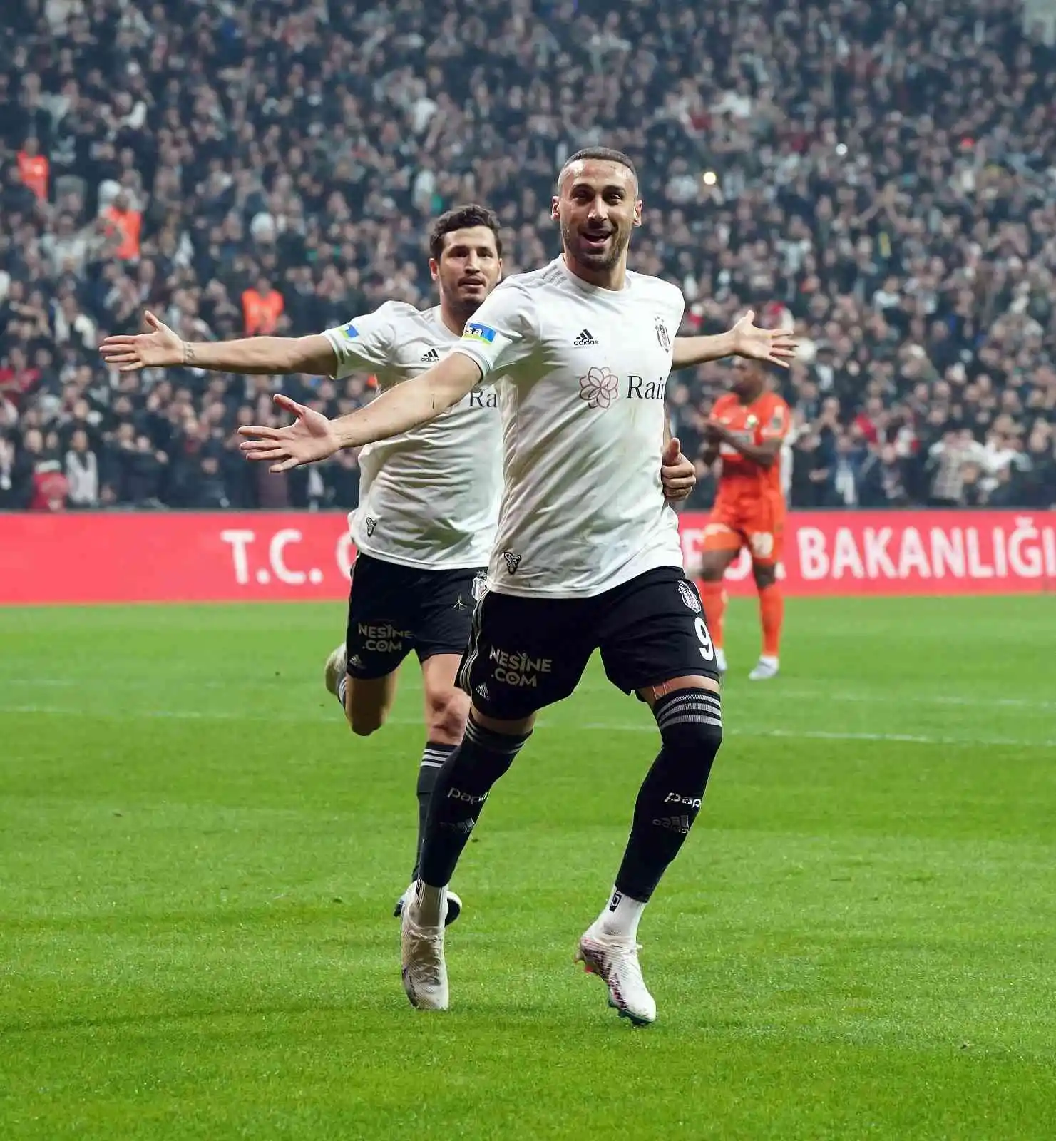 Spor Toto Süper Lig: Beşiktaş: 1 - Corendon Alanyaspor: 0 (İlk yarı)
