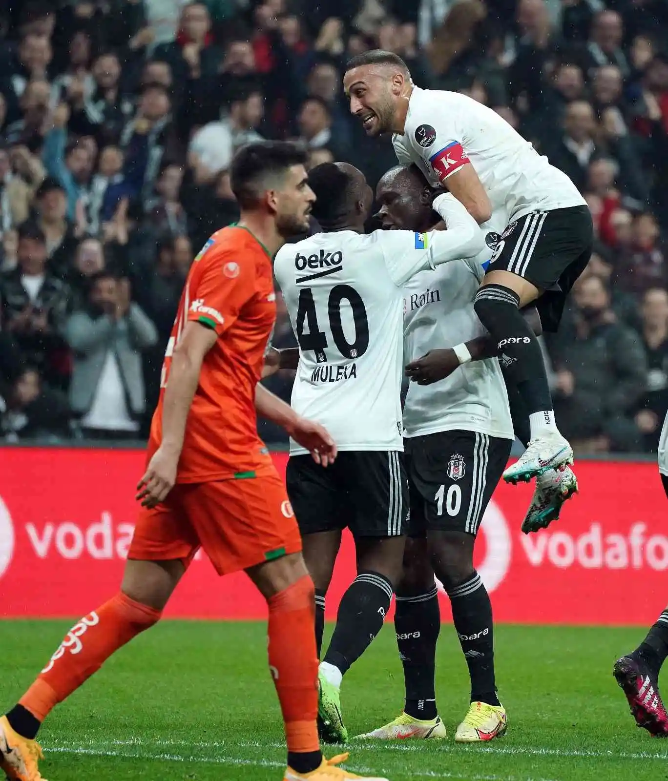 Spor Toto Süper Lig: Beşiktaş: 1 - Corendon Alanyaspor: 0 (İlk yarı)
