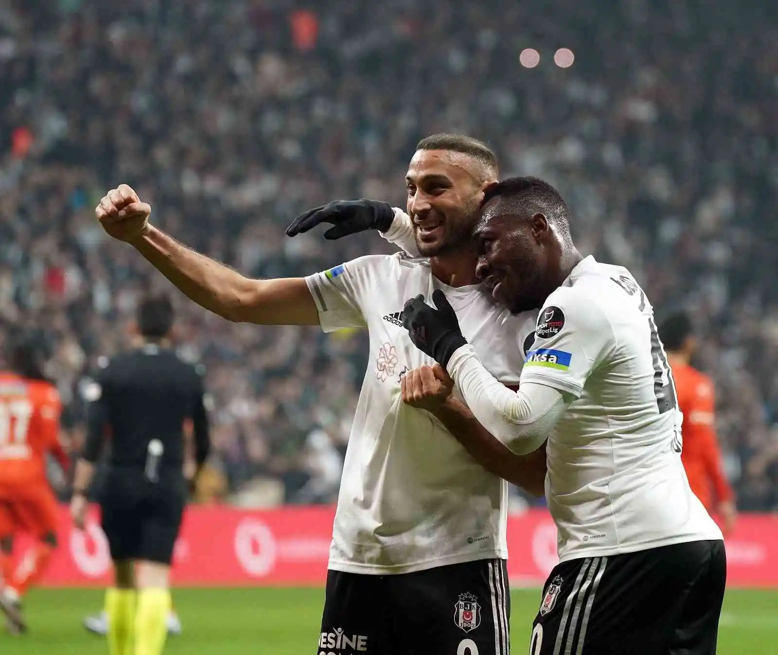 Spor Toto Süper Lig: Beşiktaş: 1 - Corendon Alanyaspor: 0 (İlk yarı)
