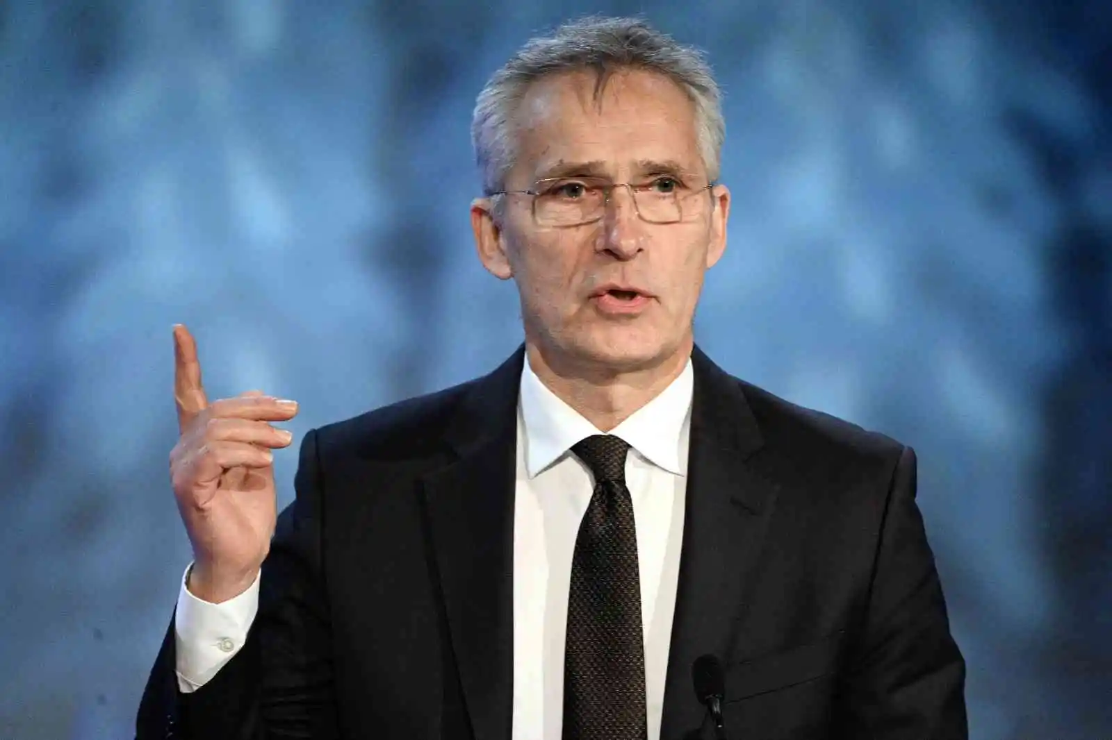 Stoltenberg: "Silahlar aslında barışa giden yoldur"