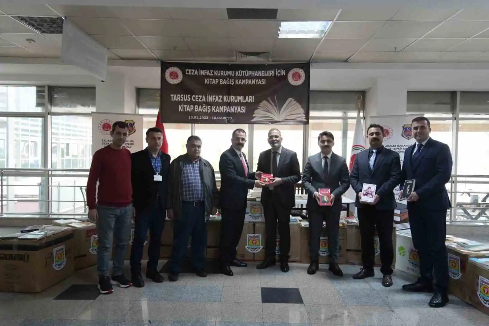 Tarsus Belediyesi cezaevi kütüphaneleri için 2 bin 500 adet kitap bağışladı
