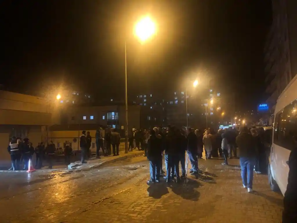 Taziyeden dönen araca çapraz ateş açıldı: 2 ölü, 5 yaralı
