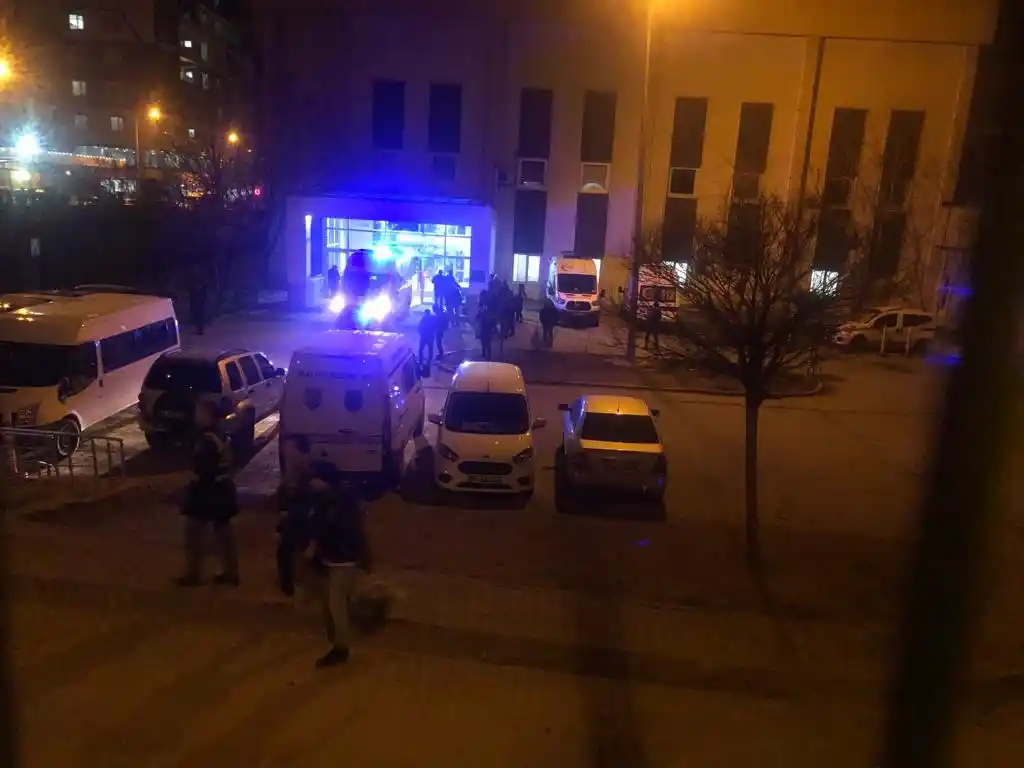 Taziyeden dönen araca çapraz ateş açıldı: 2 ölü, 5 yaralı