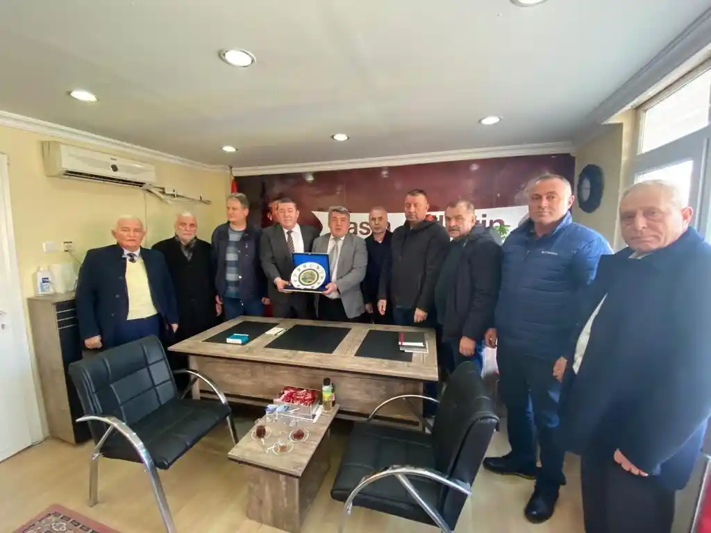 Tekin'den gazetecilere plaket