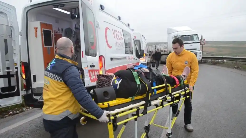 Tekirdağ’da 1’i çocuk 2 kişinin yaralandığı kaza kamerada
