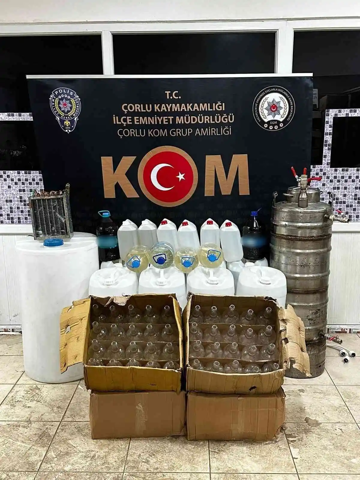 Tekirdağ'da 628 litre sahte içki ele geçirildi
