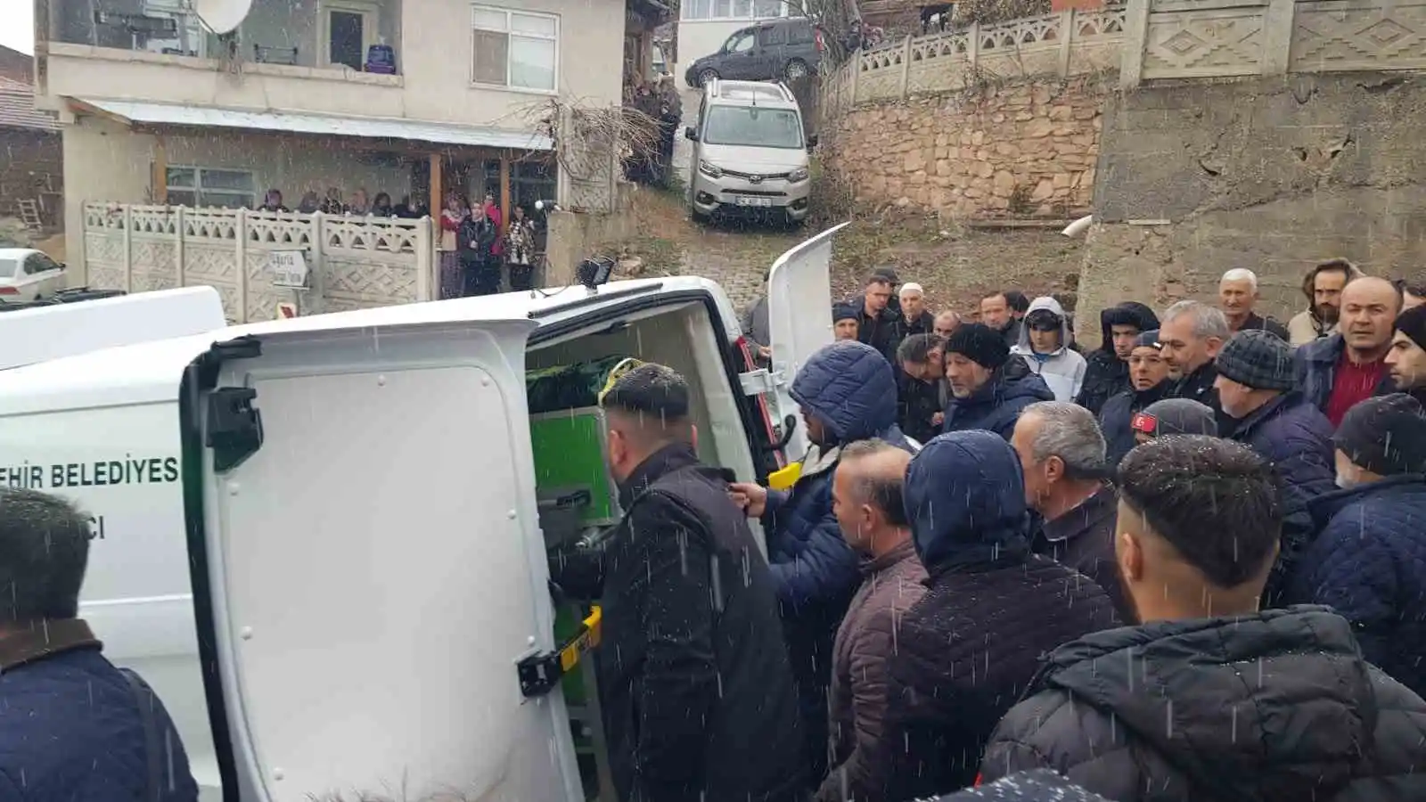 Trafik kazasında hayatını kaybeden hemşire son yolculuğuna uğurlandı
