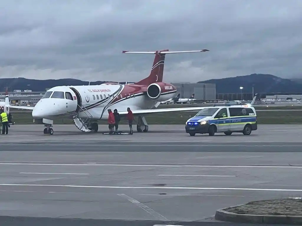 Türk hastalar Almanya'dan Türkiye'ye ambulans uçakla nakledildi
