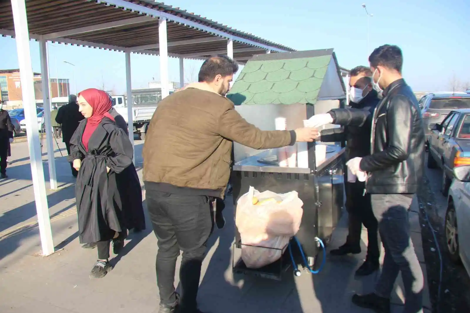 Türkiye’de 33 ilden büyük Kayapınar ilçesinden ihtiyaç sahibi vatandaşlarına destek paketleri
