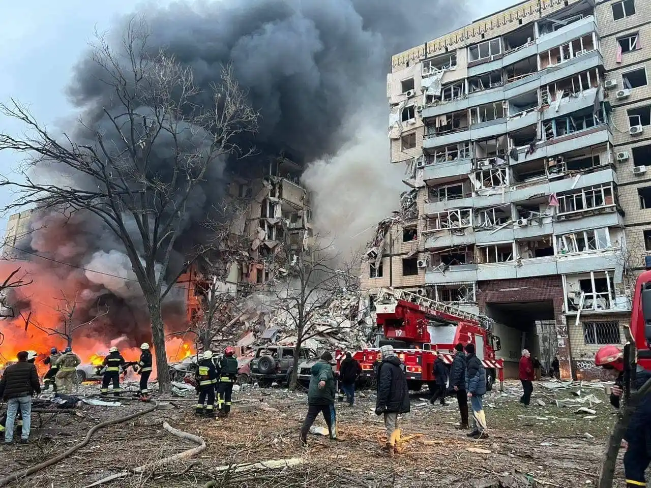 Ukrayna’da vurulan binada 5 kişinin cansız bedenine ulaşıldı
