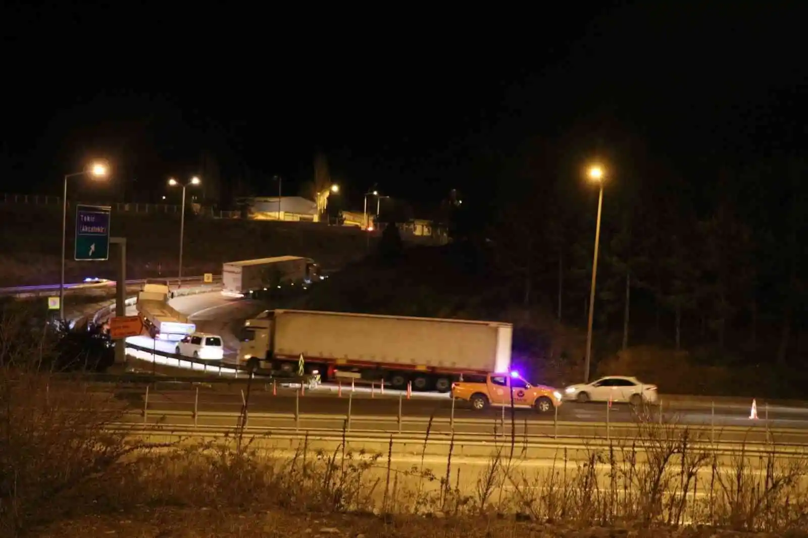 Ulaşıma kapanan Adana - Ankara otoyolu tekrar açıldı.
